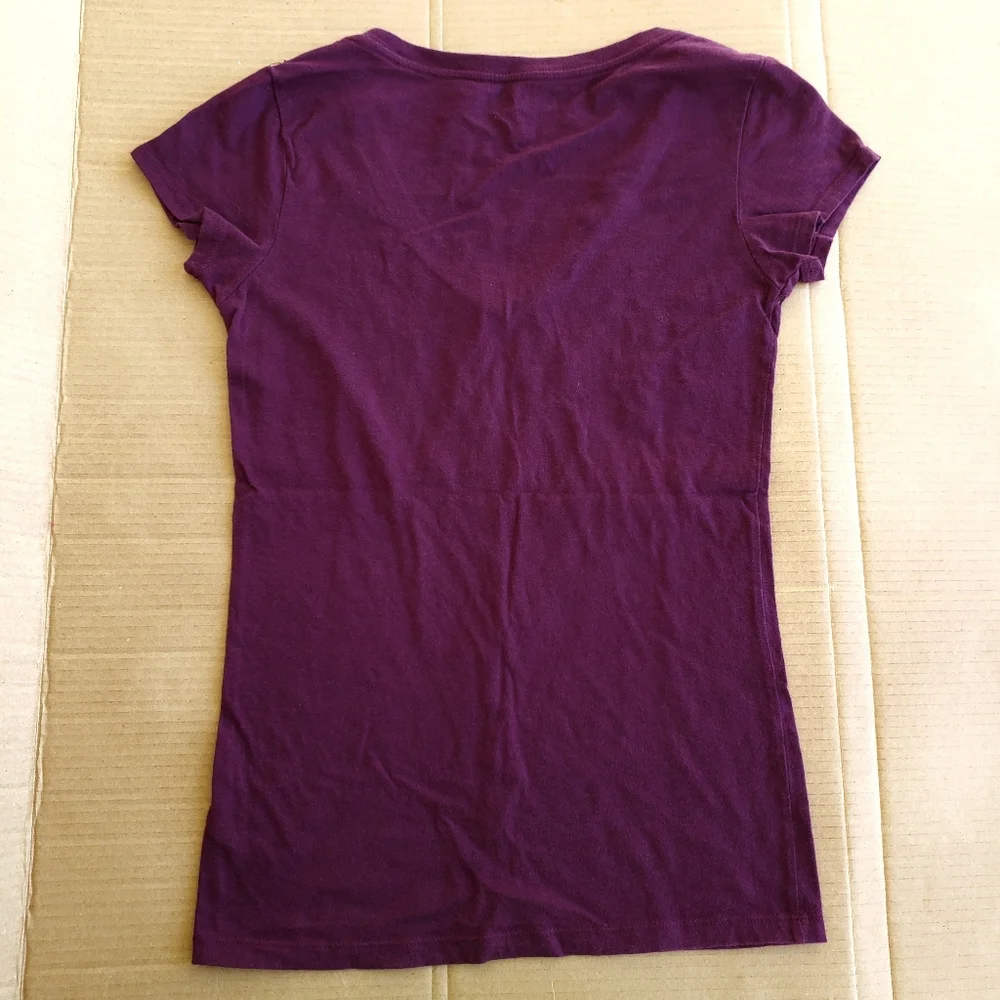 Aeropostale 87 NY Plum Purple V-neck T-shirt - Picture 3 of 4